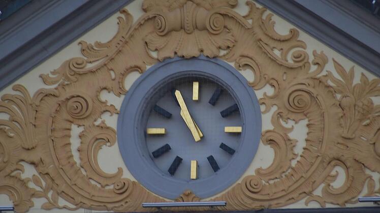 Uhr am Rathaus in CoburgFoto: Jochen Berger