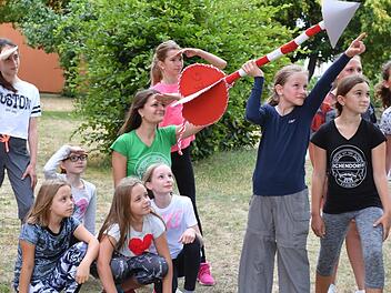 Die Gruppe "Schüler experimentieren" mit Lehrerin Silvia Kaufmann Foto: R. Rinklef