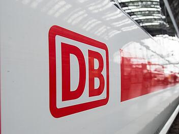 Weichenstörung im Raum Schwabach: Zugausfälle und Verspätungen zwischen Nürnberg Hauptbahnhof und Roth. Symbolfoto: Silas Stein/dpa