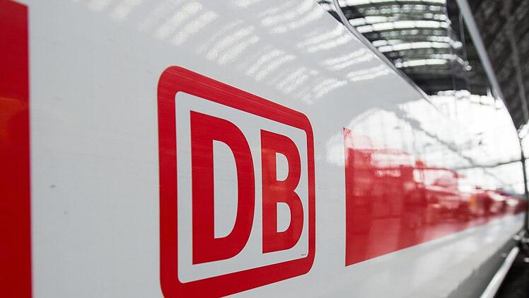 Weichenstörung im Raum Schwabach: Zugausfälle und Verspätungen zwischen Nürnberg Hauptbahnhof und Roth. Symbolfoto: Silas Stein/dpa