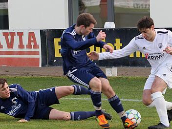 Dinis Ribeiro (rechts) und seine Sander Mannschaftskameraden wollen dem TSV Großbardorf einen offenen Kampf liefern.
