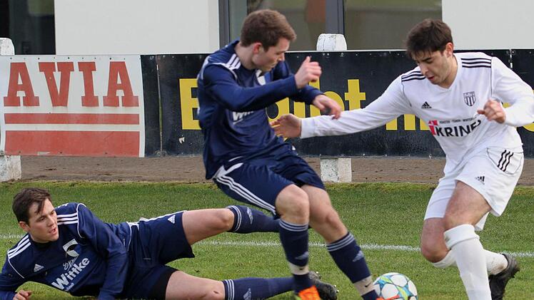 Dinis Ribeiro (rechts) und seine Sander Mannschaftskameraden wollen dem TSV Großbardorf einen offenen Kampf liefern.