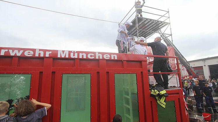 Die Feuerwehr München hatte den Container zur Verfügung gestellt. Foto: Michael Busch