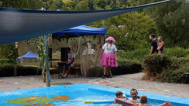 Das  Freibad Egloffstein beim Karibik-Fest, dass es heuer aufgrund des geschlossenen Schwimmbeckens nicht geben wird. Foto: Reinhard Löwisch