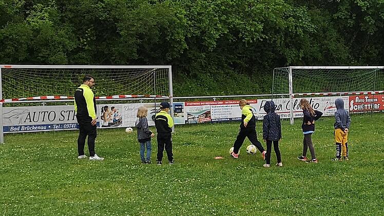 Das erfolgreiche Siebenmeterschießen war beim "Tag der Schule" Teil des DFB-Fußballabzeichens, das die Grundschüler machen konnten.