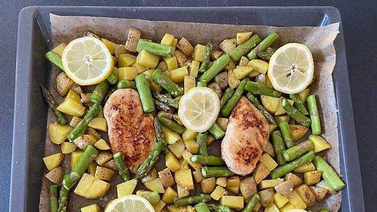 Wir lieben die Kombination aus Spargel, Hähnchen und Kartoffeln!