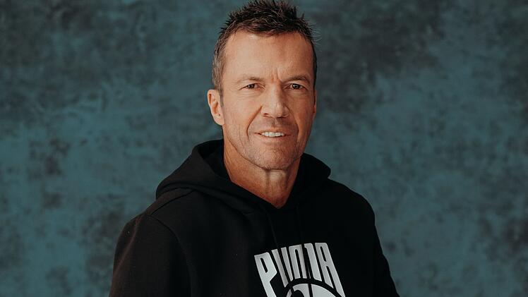 Zu Beginn des Film sieht man den noch j&uuml;ngeren Lothar Matth&auml;us, w&auml;hrend ihm eine Horde von Pinguinen tapsig folgt. Es sind genau zehn. Manche Bildbotschaften sind geradezu absurd offensichtlich.