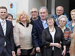 Der Awo-Ortsverein Bad Rodach hat einen neuen Vorstand. Der scheidende Vorsitzende Helmut Franzl zeichnete noch langjährige Mitglieder bei der Hauptversammlung aus.  Foto: Carsten Höllein