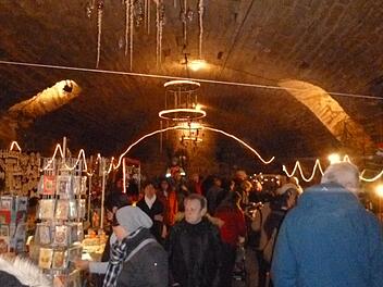 Weihnachtlich war der  Ritterkeller dekoriert. Foto: Archiv Philipp Bauernschubert