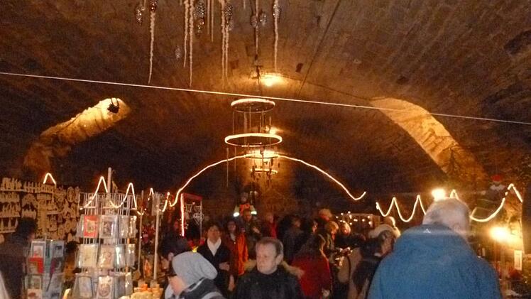 Weihnachtlich war der  Ritterkeller dekoriert. Foto: Archiv Philipp Bauernschubert