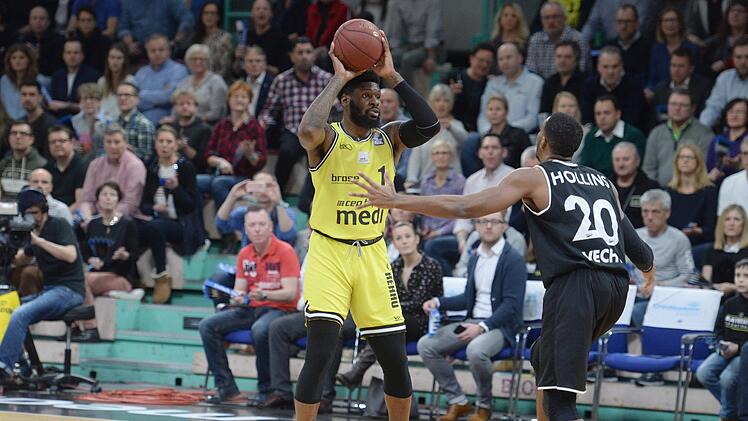 Adonis Thomas gegen Austin Hollins. Foto: Peter Mularczyk