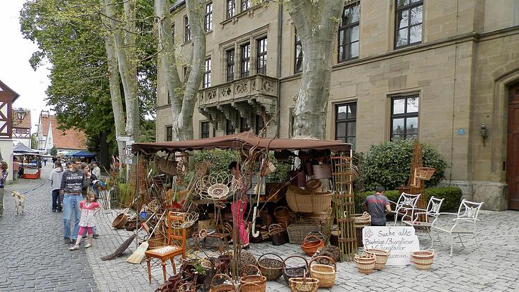 Korbwaren gehörten beim Kirschblütenmarkt genauso zum Angebot wie Schmuck, Honigprodukte, Blumenund kunsteiserne Kunstgegenstände. Foto: Rainer Fritsch
