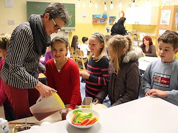 Zweite Bürgermeisterin Jutta Köhler ist begeistert von dem Schulprojekt. Foto: Johanna Blum