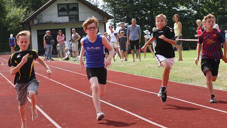 Schüler U12 50 Meter: von links: Ayad Finn (DJK Rimpar), Vincent Schöppner (VfL Sportfreunde Bad Neustadt), Pascal Schröter (TV DJK Hammelburg), David Feser (TSV Oerlenbach).