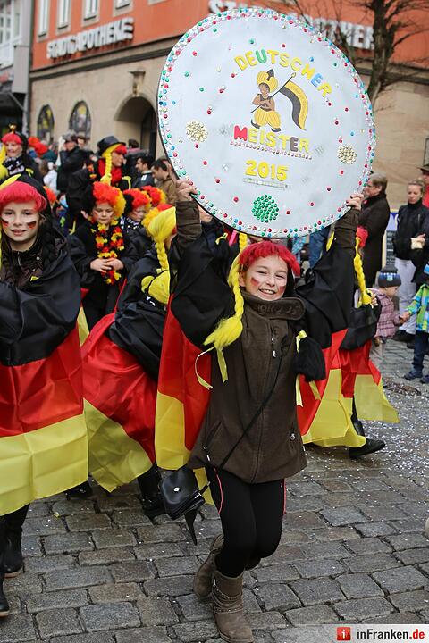 Gaudiwurm: Narren feiern in Coburg