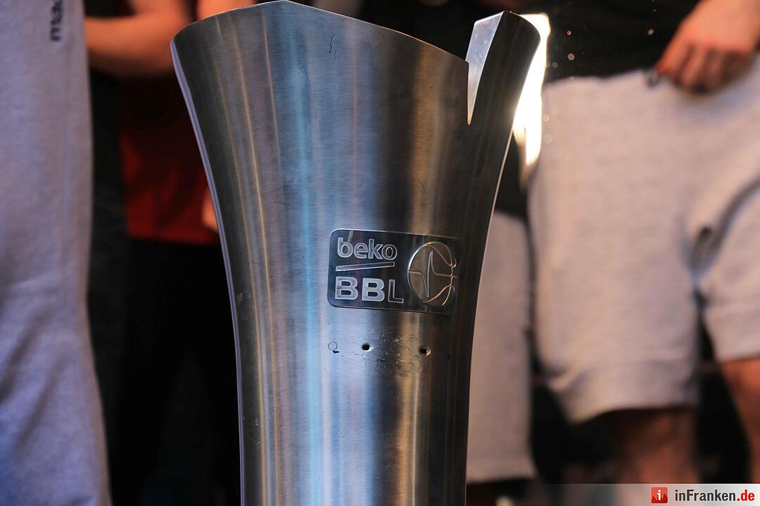 Bamberg feiert deutsche Basketballmeisterschaft im Regen