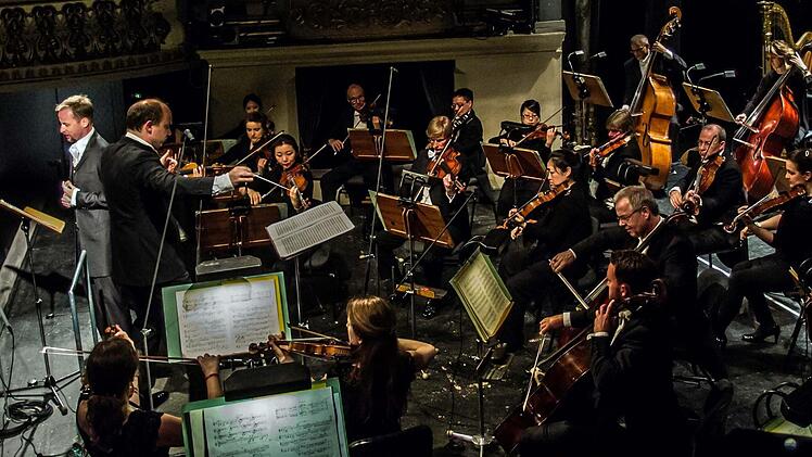 Unter der Leitung von Roland Kluttig brillierte das Philharmonische Orchester beim Sinfoniekonzert unter dem Motto "Bekenntnisse" im Landestheater. Foto: Jochen Berger