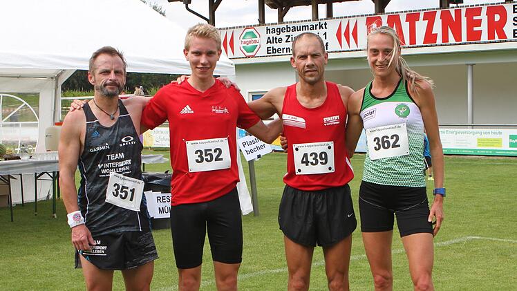 Die Schnellsten des Hauptlaufs über 11,8 Kilometer, von links: Alexander Finsel, Michel Köhnlein und Ralf Häfner bei den Herren sowie Sandra Haderlein bei den Damen Fotos: Günther Geiling