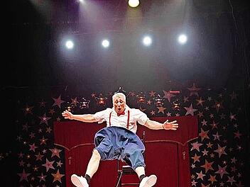 Auch eine Trampolin-Salto-Show beinhalten die Vorstellungen im Zirkus in Forchheim.