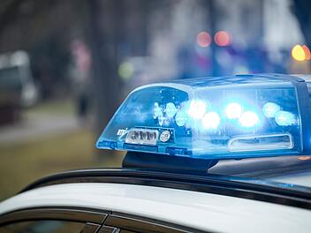 Unfall zwischen Traktor und Bus bei Heßdorf: Busfahrer (26) verletzt