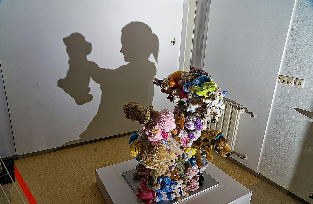 Eine magische Kulisse mit effektvoll platzierter Lichtkunst.