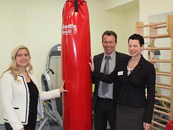 Staatssekretärin Melanie Huml besuchte die Hemera-Klinik und wurde von Geschäftsführer Harald Barlage und Chefärztin Clkaudie Mehler-Wex durch das Haus geführt. Fotos: Mäuser