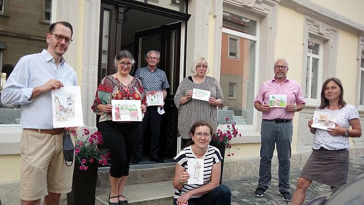 Das Projekt-Team - (von links) Alexander Süß, Tina Vadász-Hain, Vorsitzender Manfred Raum, Kerstin Sperschneider (vorne), Christa Franz, Dirk Eilers und Eva Schreiber Dümlein - freut sich auf den Folgeband der "Kronacher G'schichten".Heike Schülein