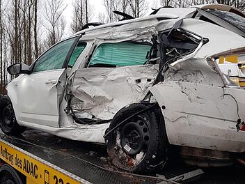 Der Skoda wurde seitlich komplett eingedrückt und musste abgeschleppt werden.Eckehard Kiesewetter