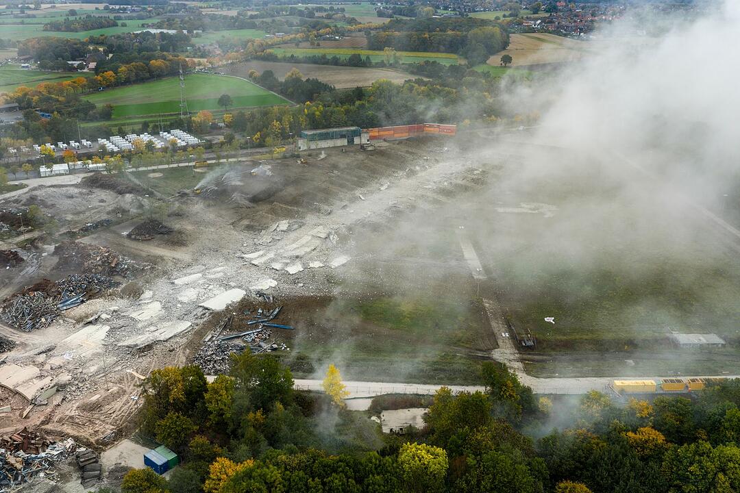 Sprengung eines 280 Meter hohen Schornsteins