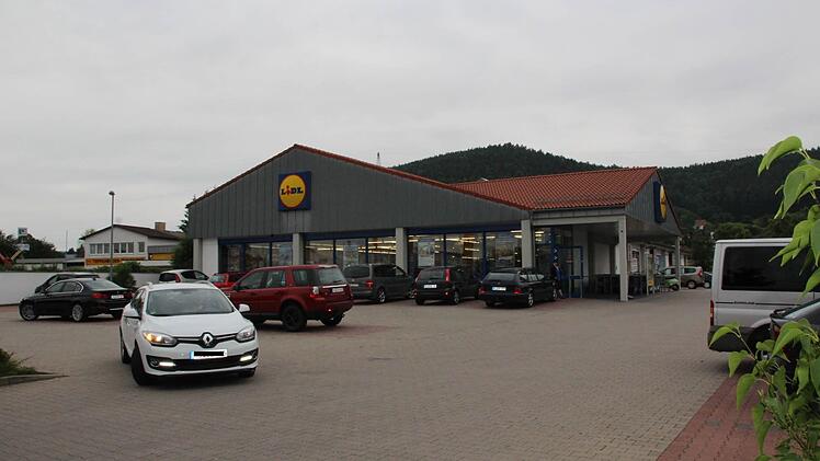Die Lidl-Filiale in der Albert-Ruckdeschel-Straße öffnete nach dem Überfall vom Mittwoch heute regulär. Foto: Matthias Beetz