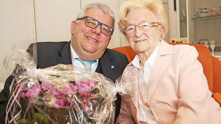 Die Glückwünsche der Stadt Bamberg überbrachte Bürgermeister Wolfgang Metzner (SPD). Foto: RiegerPress