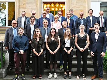 Coburg: IHK verleiht Preis f&uuml;r herausragende Abschlussarbeiten - "Ausdruck tiefer Wertsch&auml;tzung"