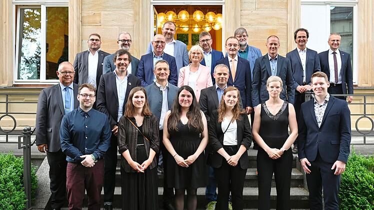 Coburg: IHK verleiht Preis f&uuml;r herausragende Abschlussarbeiten - "Ausdruck tiefer Wertsch&auml;tzung"