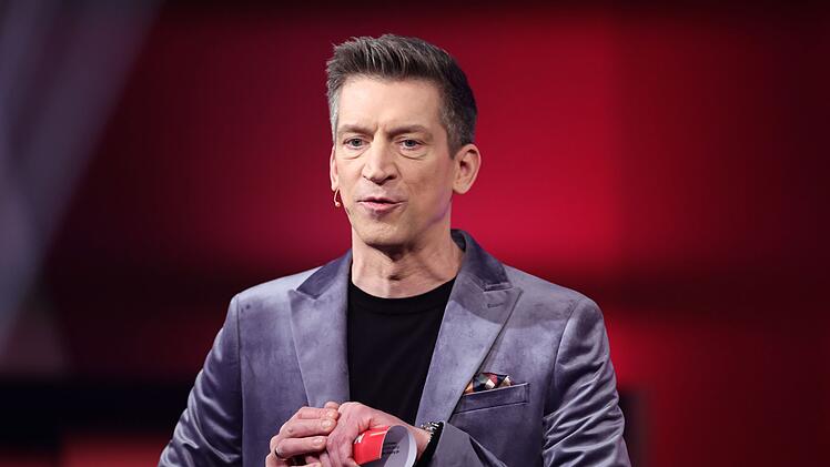 Steffen Hallaschka (Foto) l&ouml;ste 2023 seinen Vorg&auml;nger G&uuml;nther Jauch bei "Menschen, Bilder, Emotionen" ab.