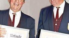 Reinhard Fiedler (links) und Josef Konrad wurden zu Ehrenmitgliedern der Sängerrunde Welitsch ernannt.