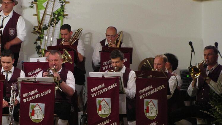 Die Original Weißenbacher Schloßhofmusikanten beim Konzert zum 25-jährigen Bestehen. Foto: Sebastian Vogt