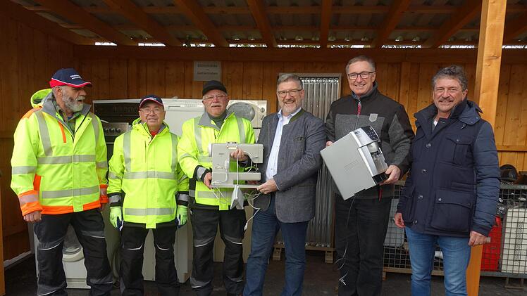 Die offizielle Neueröffnung (von links): Rüdiger Friedel, Rolf Roschlau, Rüdiger Götz, Michael Busch, Udo Döhler, Wolfgang Sommer. Foto: Doris Weidner