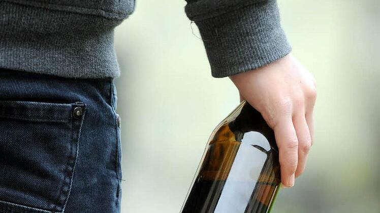 In Neustadt bei Coburg hat ein 34-Jähriger ein junges Mädchen belästigt. Symbolfoto: Tobias Hase/dpa