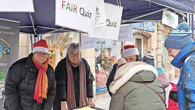 Klimaschutzmanagerin Ingrid Flieger (links) mit Brigitte Soziaghi und Uschi Prawitz von der lokalen Steuerungsgruppe des Fairtrade-Landkreises