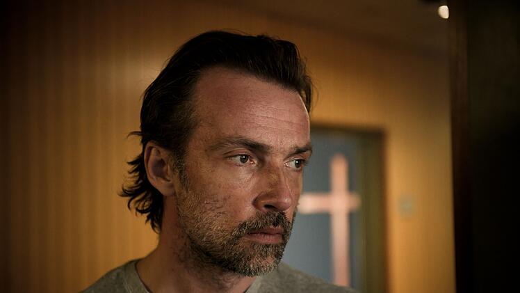 Frank (Lucas Gregorowicz) sinnt im Thriller-Drama "Die Zukunft ist ein einsamer Ort" auf Rache.
