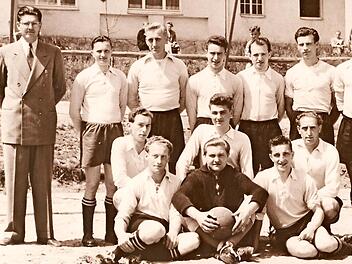 Die Meistermannschaft des ASV 06 Neustadt in der damaligen C-Klasse in der Saison 1955/56. Foto: Klaus Bauer