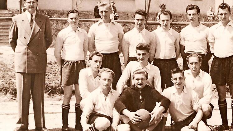 Die Meistermannschaft des ASV 06 Neustadt in der damaligen C-Klasse in der Saison 1955/56. Foto: Klaus Bauer