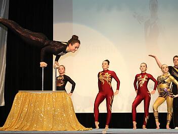Beeindruckend waren bei der Sportgala der Coburger Turnerschaft die zum Teil waghalsigen Vorführungen der Sportakrobaten. Fotos: Michael Stelzner