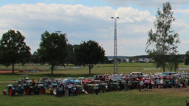 Über 130 Fahrzeuge kamen auf das Geländes des SC Hertha Aisch. Fotos: Johanna Blum