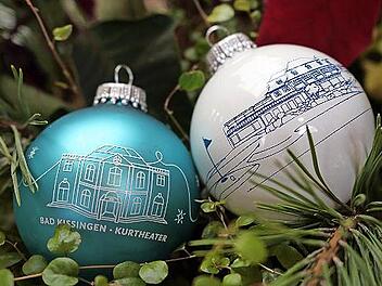 Die neuen Weihnachtskugeln der Bayerischen Staatsbad Bad Kissingen GmbH und der Welterbekoordination der Stadt Bad Kissingen sind ab sofort erh&auml;ltlich.