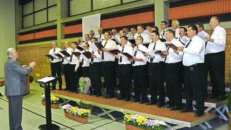Der starke Männerchor der Chorgemeinschaft Feuln-Waizendorf-Lindau um Christian Knörrer begeisterte beim Chorliederabend der Sängergruppe Neuenmarkt mit seinen einzigartigen gesanglichen Darbietungen.