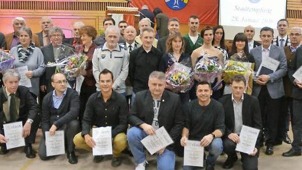 Zahlreiche Sportler wurden für ihre besonderen Leistungen mit Stadtplaketten ausgezeichnet.