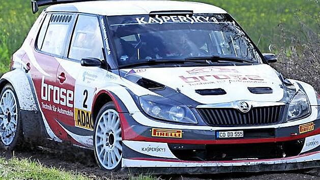 Der Rossacher Dominik Dinkel und Christina Kohl stehen nach zwei Veranstaltungen auf Platz zwei in der Wertung zur deutschen Rally-Meisterschaft.