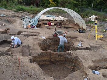 Seit rund eineinhalb Jahren laufen die Ausgrabungen nahe dem Münnerstädter Studienseminar. In rund zwei Jahren soll dort das neue Berufsbildungszentrum stehen.Oliver Specht