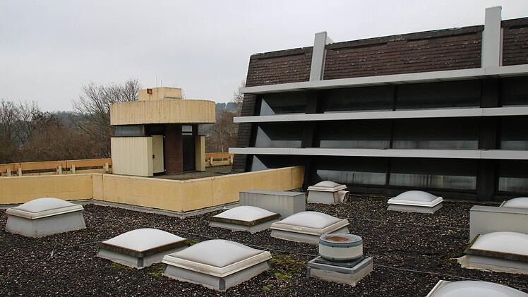 Kritik gab es in der Stadtratssitzung, dass die Abrisskosten für das Hallenbad den Stadträten nicht schriftlich vorlagen. Foto: Heike Beudert